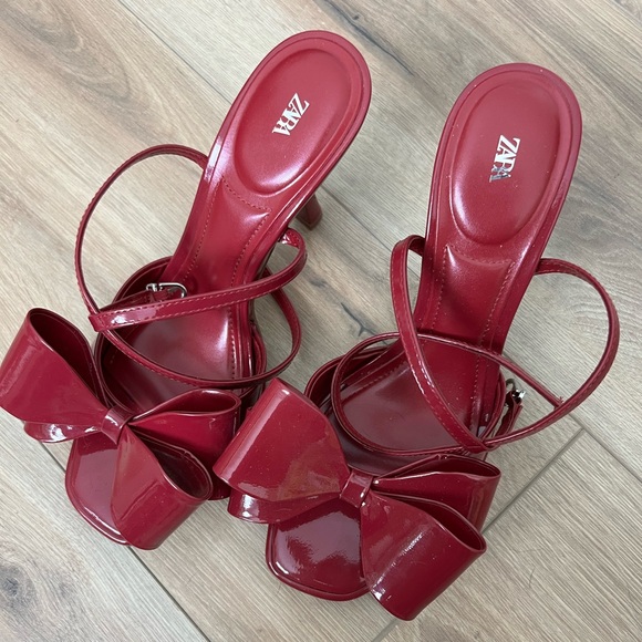Zara PATENT EFFECT BOW SANDALS - Strawberry Red size 39 or size 8 only worn once - Picture 7 of 8